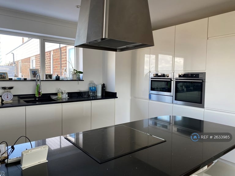 2 bedroom flat in Park Lodge, Eastbourne, BN21 (2 bed) (#2633985)