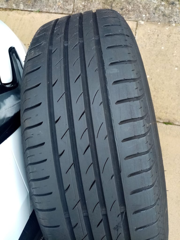 Renault Captur Iconic 2020-2023 17" Alloy wheel and Tyre
