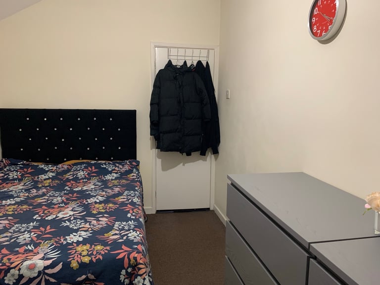 Spacious 2 bedroom house with 2 living rooms for exchange