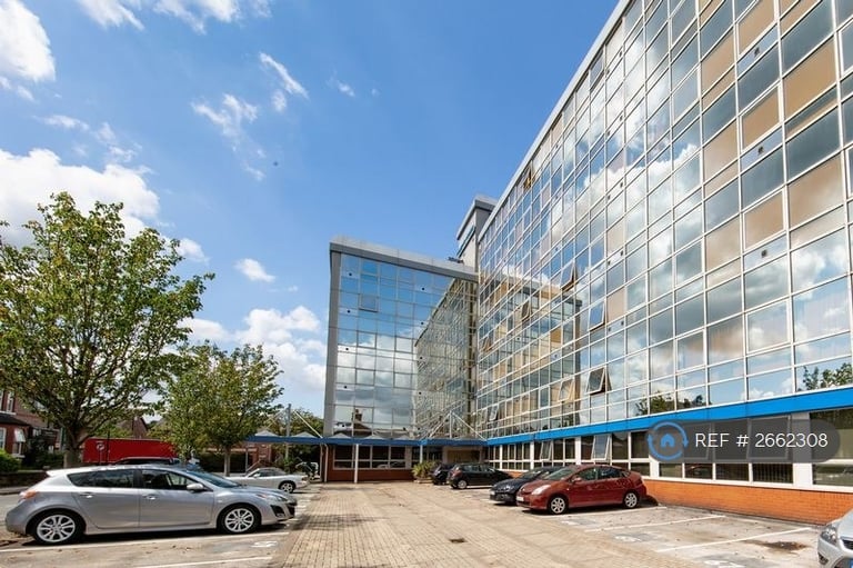 1 bedroom flat in Roberts House, Altrincham, WA14 (1 bed) (#2662308)
