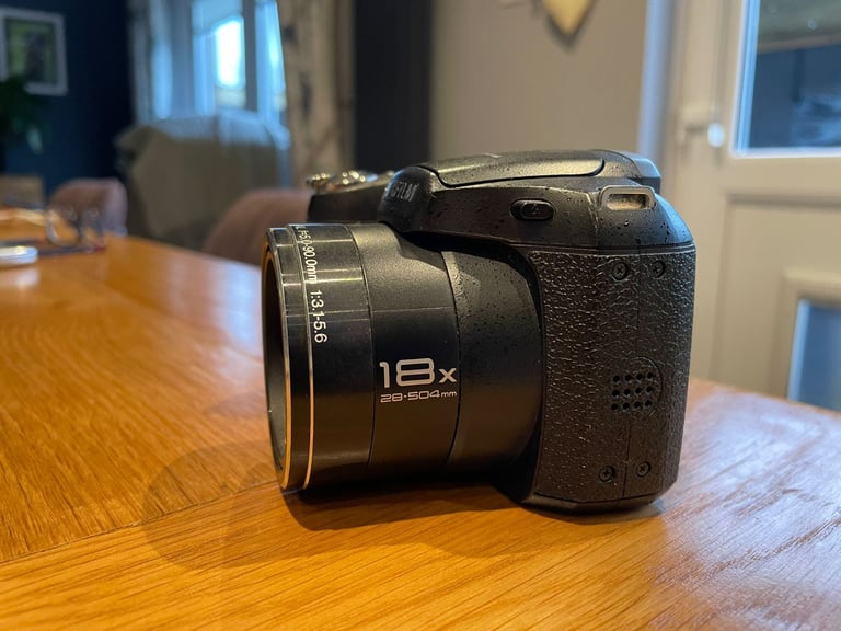 Fujifilm FinePix S2950 bridge camera