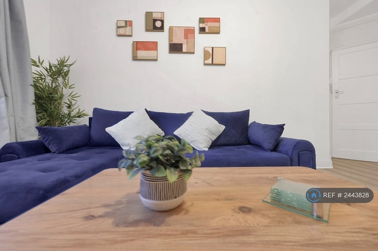 1 bedroom flat in Highbury Grove Court, London, N5 (1 bed) (#2443828)
