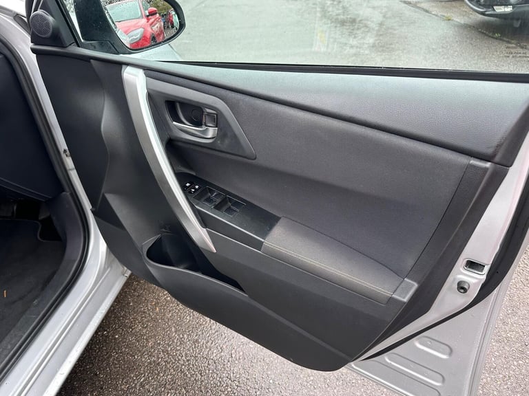  Toyota Auris 1.8 VVT-h Icon CVT Euro 5 (s/s) 5dr Petrol/Electric Hybrid Automatic