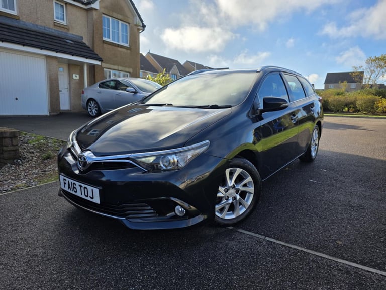 2017 EXCELLENT TOYOTA AURIS DIESEL-LOW DIESEL MILES-ULEZ FREE-FULL SERVICE HISTORY