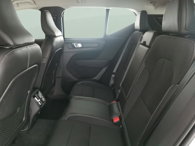 2020 Volvo XC40 1.5 T3 Momentum SUV 5dr Petrol Auto Euro 6 (s/s) (163 ps) - SENSUS SAT NAV  Suv P...