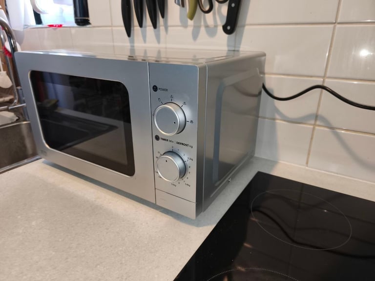 Microwave GEORGE 700 W * Like New