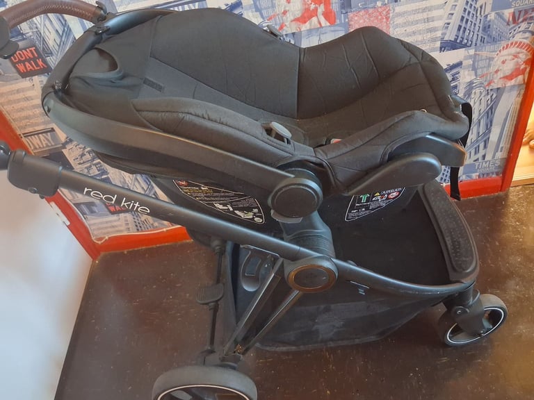 Baby seat with wheels 
