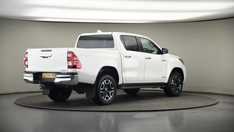 2024 Toyota Hilux 2.8 D-4D Invincible Pickup Double Cab 4dr Diesel Auto 4WD Euro 6 (s/s) (204 Pic...
