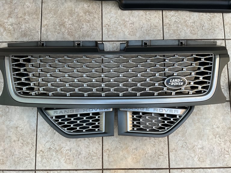 RANGE ROVER SPORT FRONT GRILLE AND SIDE VENTS