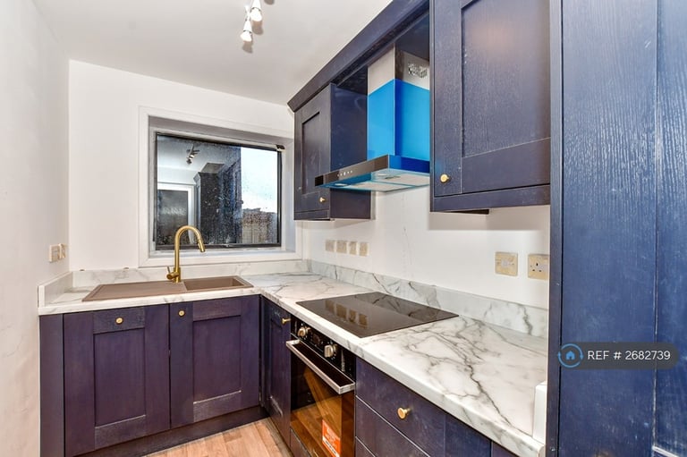 1 bedroom flat in Maidstone Road, Paddock Wood, Tonbridge, TN12 (1 bed) (#2682739)