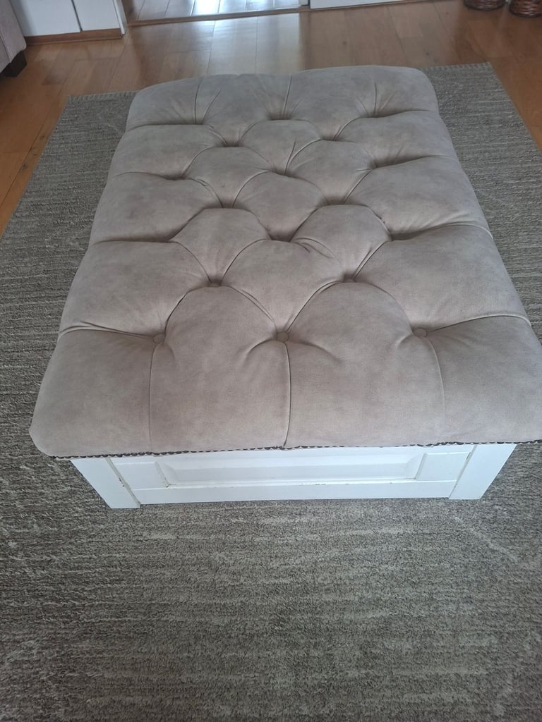 image for Stool/coffee table & curtains