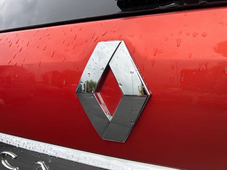 2016 Renault Captur 1.5 dCi 90 Signature Nav 5dr Hatchback DIESEL Manual