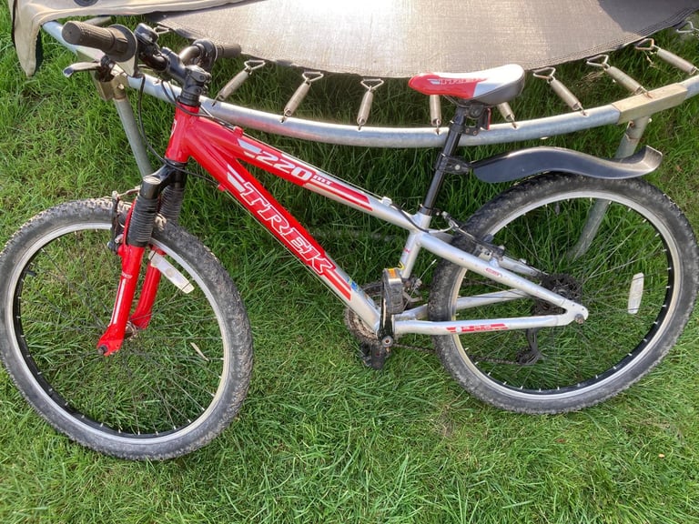 Trek MT220 boys mountain bike