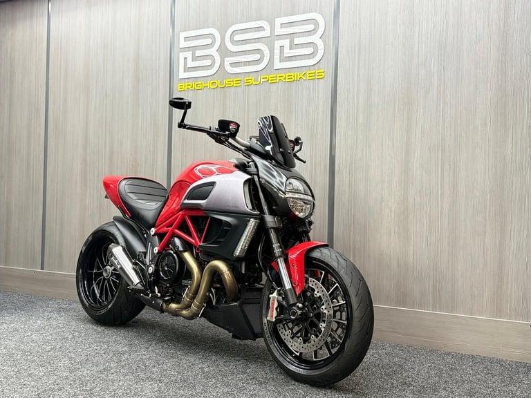 2012 12 Ducati Diavel 1198 Euro 3 - Rosso Red - Remus Exhaust ++Extras
