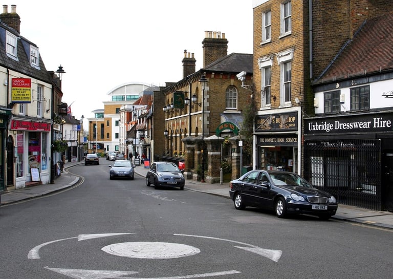 R2HMO/SL Modern 6 Bed House in Uxbridge UB8