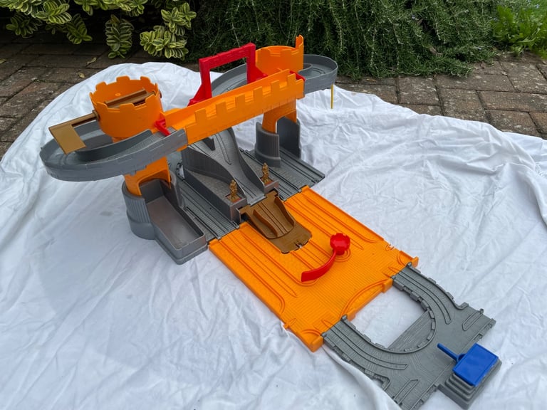 Thomas the tank engine train sets