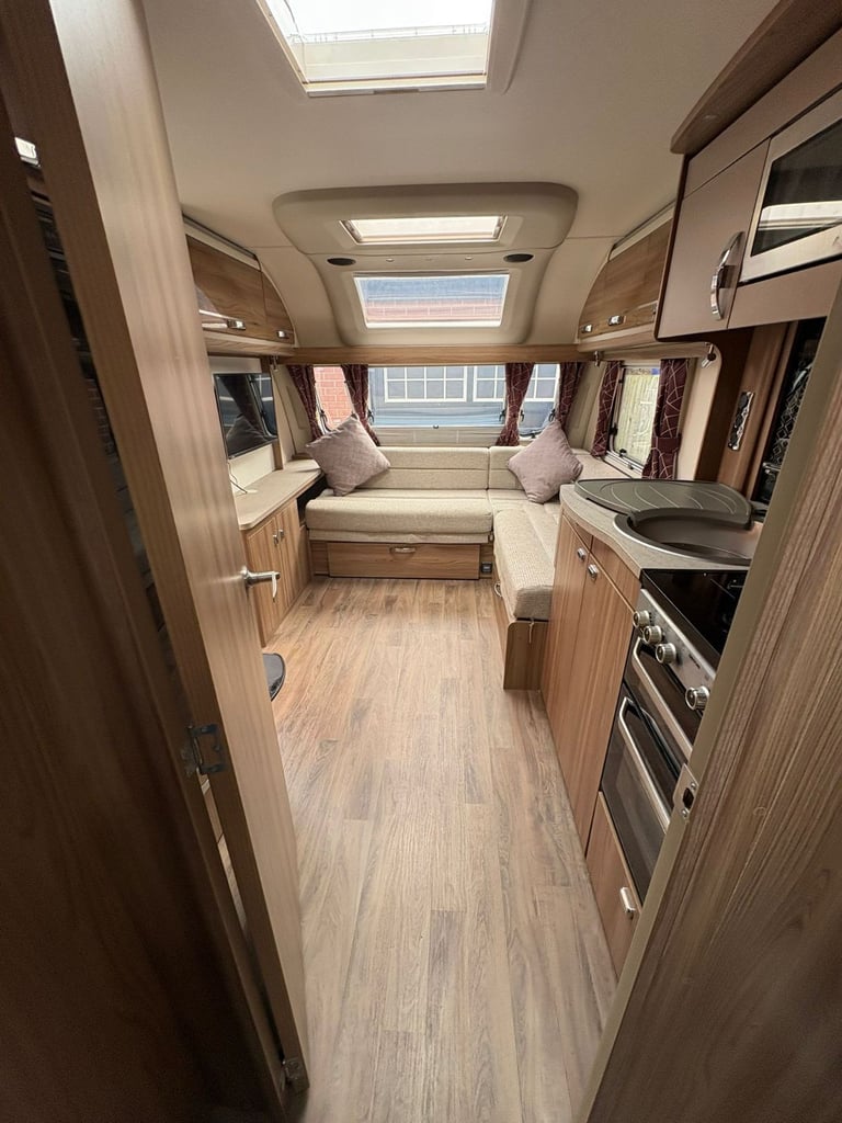 Swift Challenger 850 X L-Shaped Lounge, Recent Service, Motor Mover and Cycle Carrier