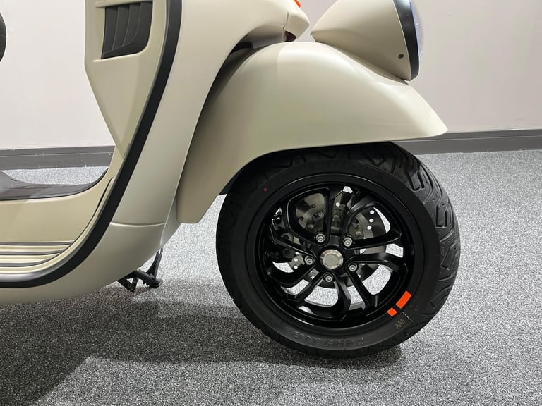 Piaggio Vespa GT GTV 300 scooter, 2024