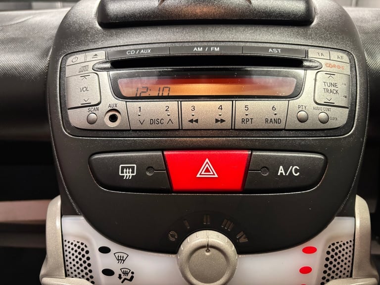 2013 Toyota AYGO 1.0 VVT-i Move with Style 5dr HATCHBACK Petrol Manual