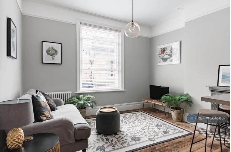 1 bedroom flat in Westbourne Arcade, Westbourne, Bournemouth, BH4 (1 bed) (#2646837)
