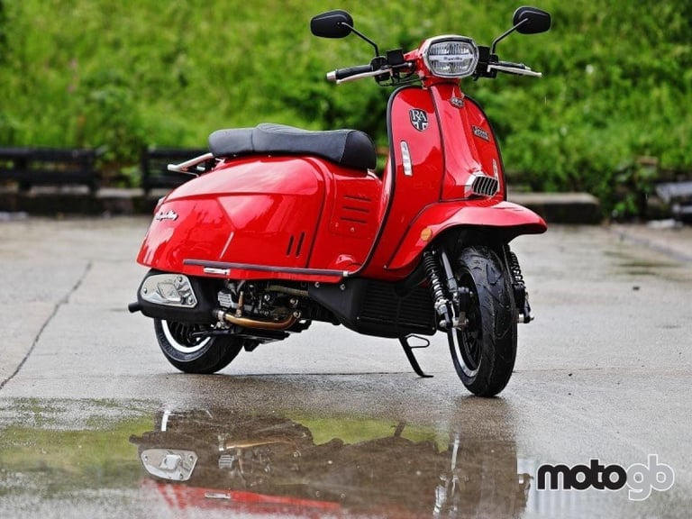 Royal Alloy GP 125cc S Modern Classic Retro Automatic Moped Scooter Liquid Co...