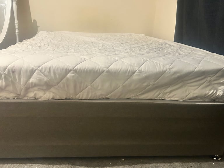 4FT6 Grey Divan Bed with Mattress & Two Storage Drawers