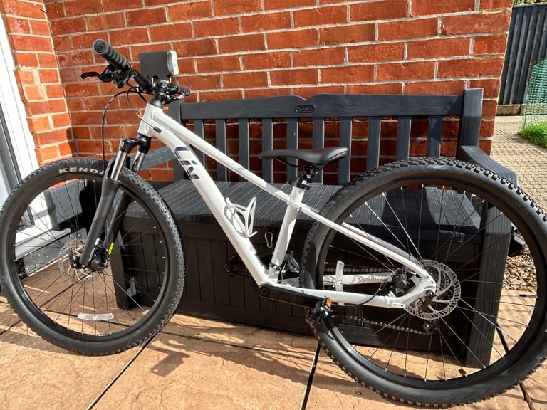 image for Liv Tempt 5 - snow drift - ladies mountain bike size XS - LOVELY CONDITION