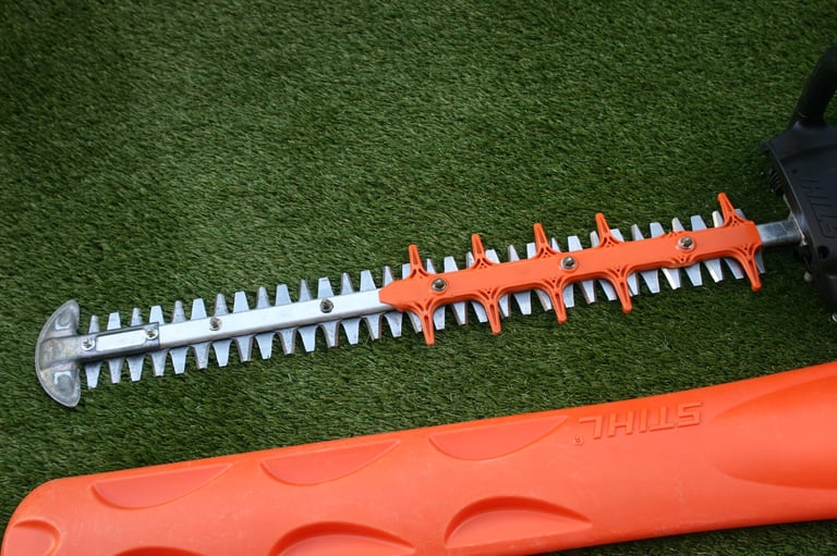 Stihl 2022 HS82RC  Petrol hedge trimmers 24” blades, excellent condition