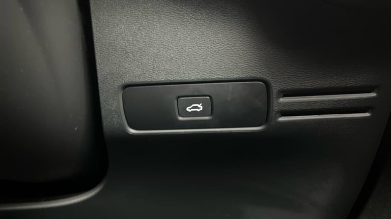 2024 Volvo XC40 Plus, B3 Mild hybrid, Petrol, Dark Estate Petrol Automatic
