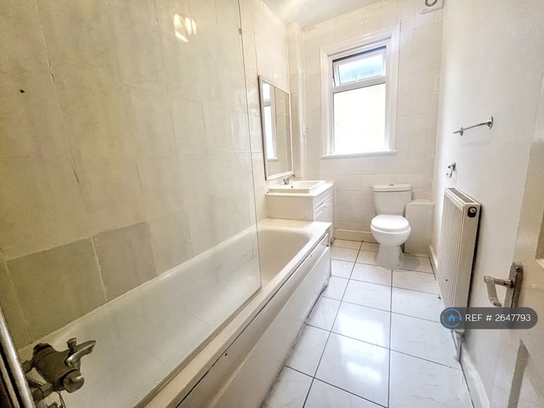3 bedroom flat in Telford Avenue, London, SW2 (3 bed) (#2647793)