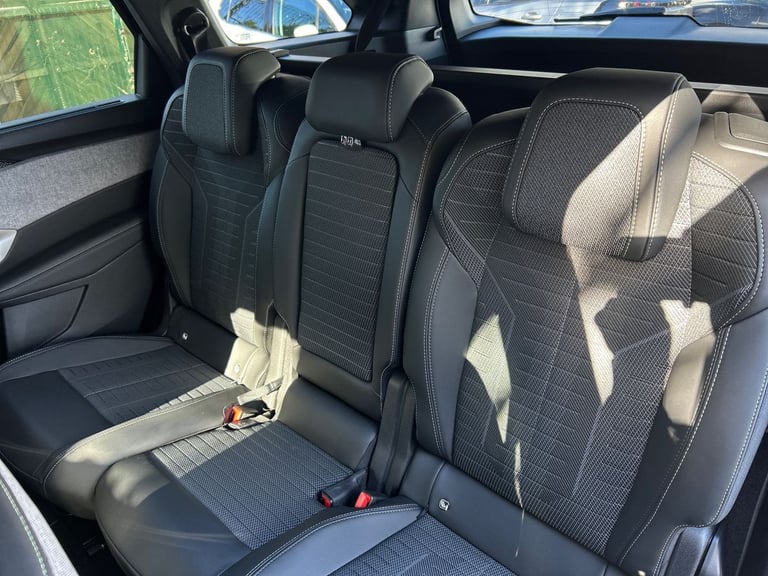 2025 Peugeot 5008 1.2 Hybrid 136 GT 5dr e-DSC6 HATCHBACK PETROL Automatic