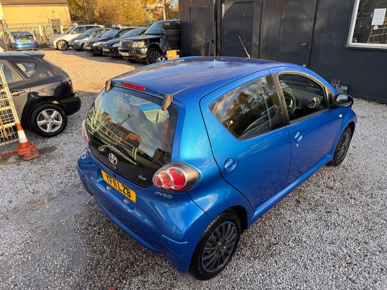 2011 Toyota AYGO 1.0 VVT-i Blue 5dr HATCHBACK Petrol Manual