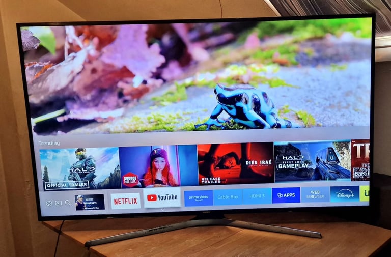 Samsung SMART tv 65 inch 4k UHD Fully Working order 