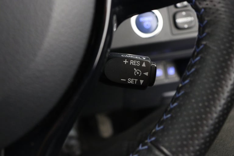 2018 Toyota Yaris 1.5 Hybrid Red Bi-tone 5dr CVT HATCHBACK PETROL/ELECTRIC Automatic