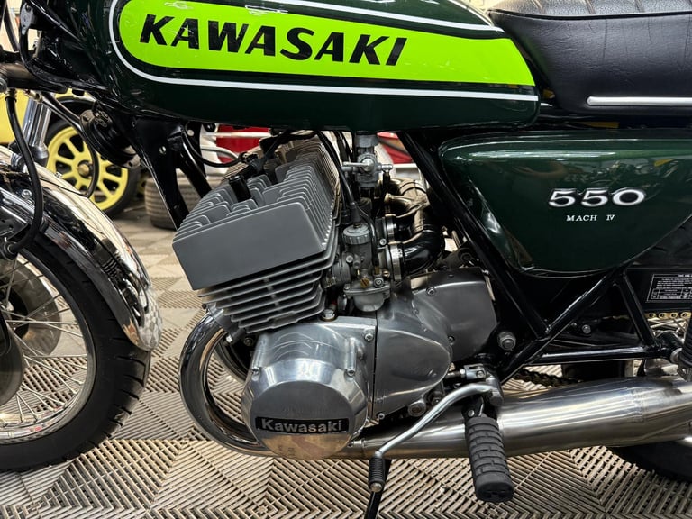 Allen Millyard Build – 1977 KAWASAKI KH550 four, classic two stoke, outstanding