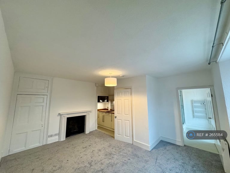 Studio flat in St Margaret's Street, Bradford-On-Avon, BA15 (#2655114)