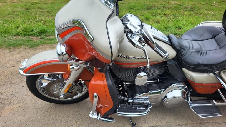 2010 10 HARLEY DAVIDSON FLHTCUSE 4 CVO ELECTRAGLIDE 1800 UC SE ELECTRA GLIDE