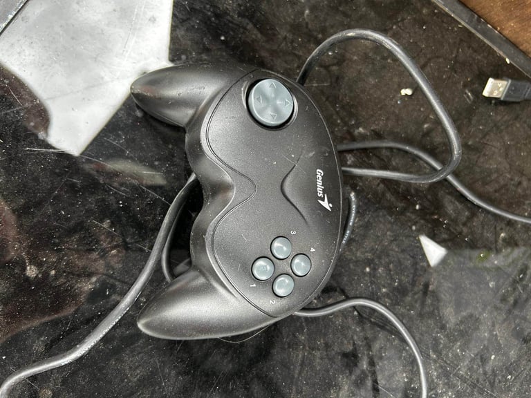 Brand New Genius MaxFire G-08XU 8 Button USB Game Controller For PC