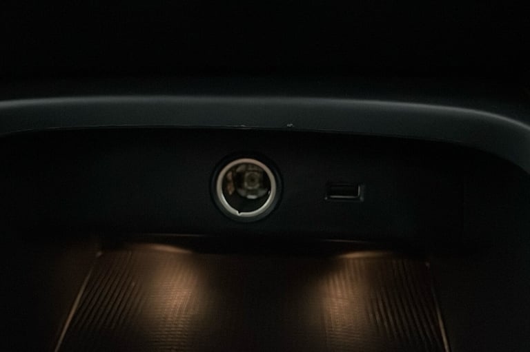  Volvo Xc40 2.0 T4 R Design Suv 5dr Petrol Auto Euro 6 s/s 190 Ps Petrol