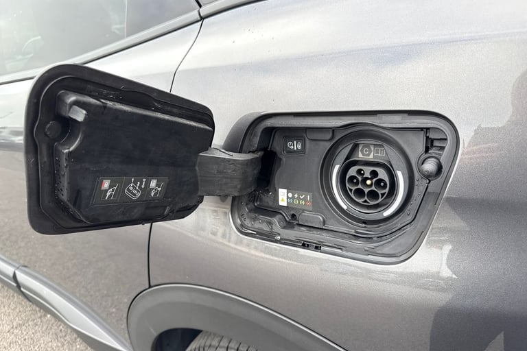 2022 Peugeot 3008 1.6 13.2kWh GT Premium e-EAT Euro 6 (s/s) 5dr SUV PETROL/ELECTRIC Automatic