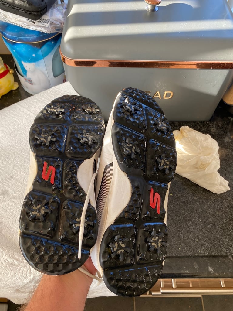 Golf shoes- Sketchers size 9 (spiked)