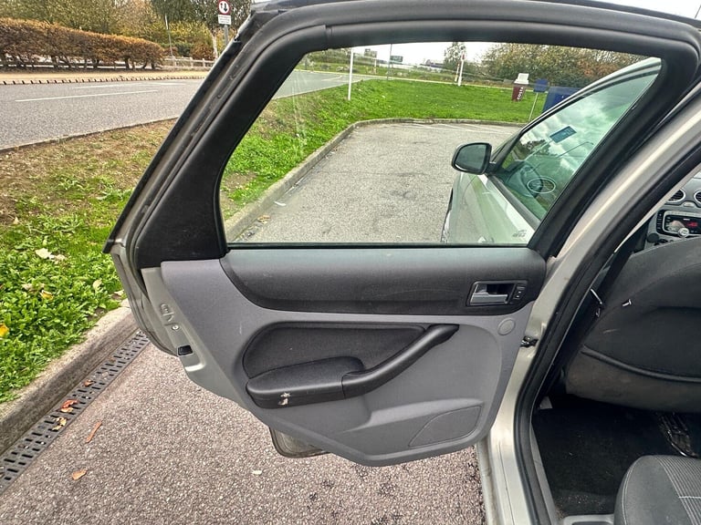 2010 Ford Focus 1.6 Titanium 5dr HATCHBACK Petrol Automatic