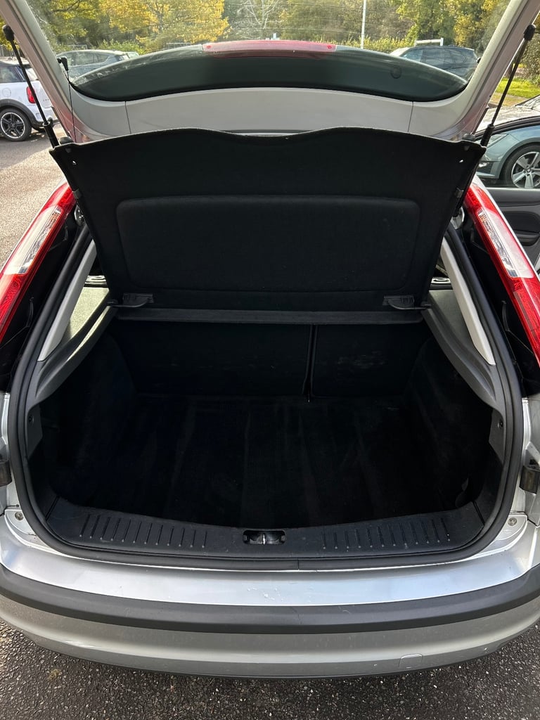 Ford, FOCUS, Hatchback, 2005, Manual, 1596 (cc), 5 doors