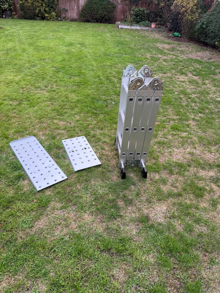 image for Multipurpose ladder with platform 