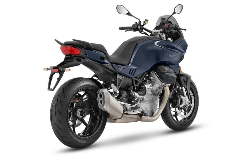 Moto Guzzi V100 MANDELLO, 2025 MODEL, FREE READY TO RIDE KIT, SAVING £2883. 