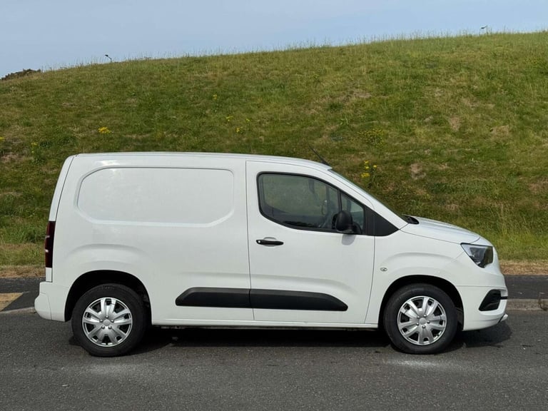 2020 Vauxhall Combo 1.5 Combo 2300 Sportive S/S Panel Van Diesel Manual