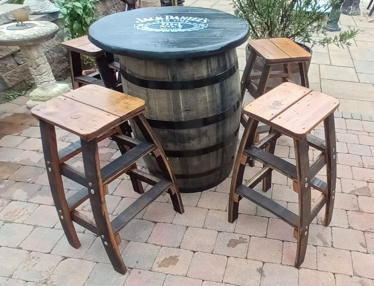 Oak barrel with stools 