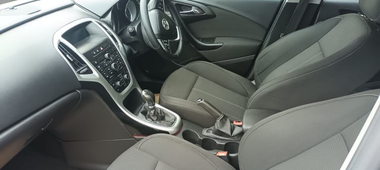Vauxhall, ASTRA, Hatchback, 2015, Manual, 1598 (cc), 5 doors