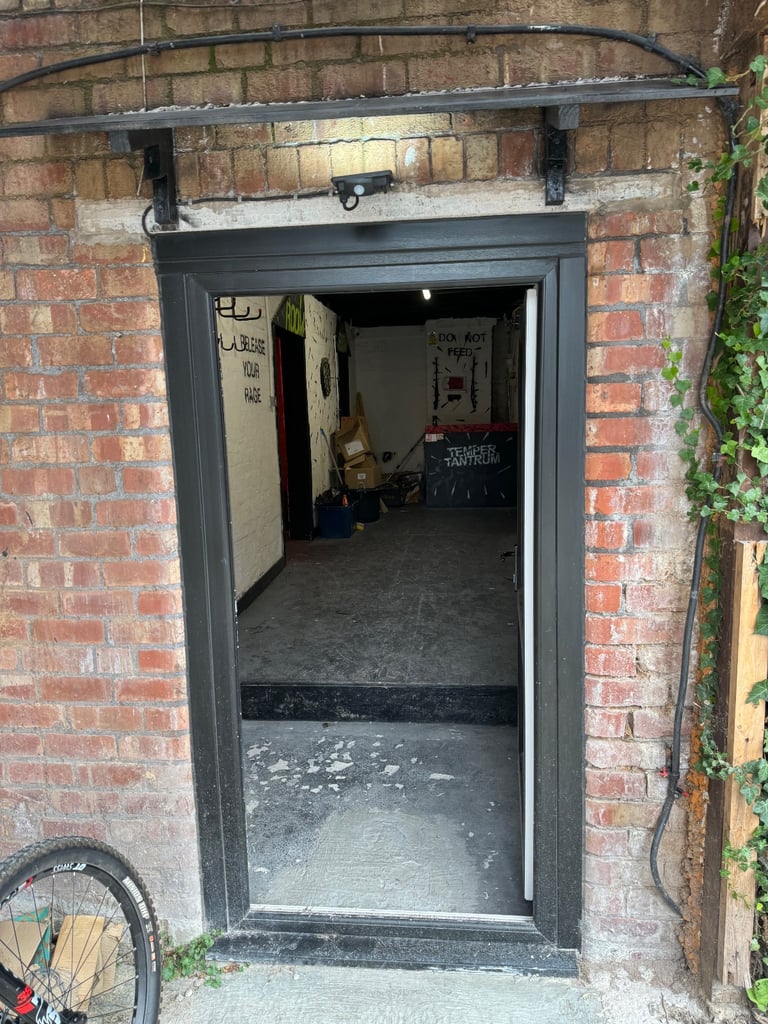 Warehouse / work shop/ office space to let 