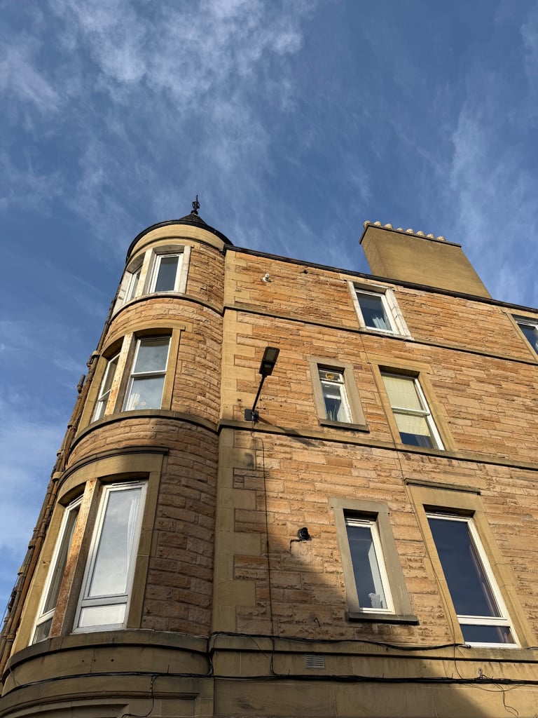 1 Bedroom + box room flat to rent (unfurnished)
